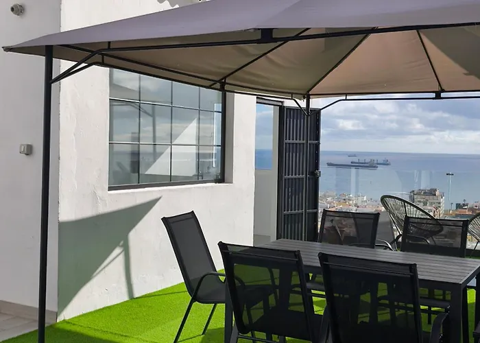 Urban Ocean Lookout بيت للعطل